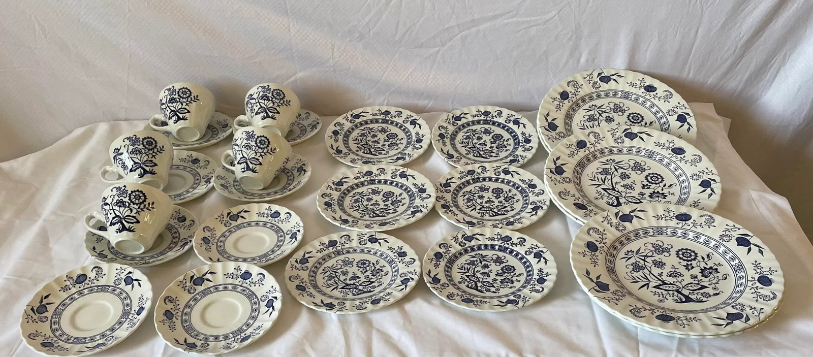 Vintage J & G Meakin Classic White Blue Nordic Dinner Pieces- 24 Pieces - 6