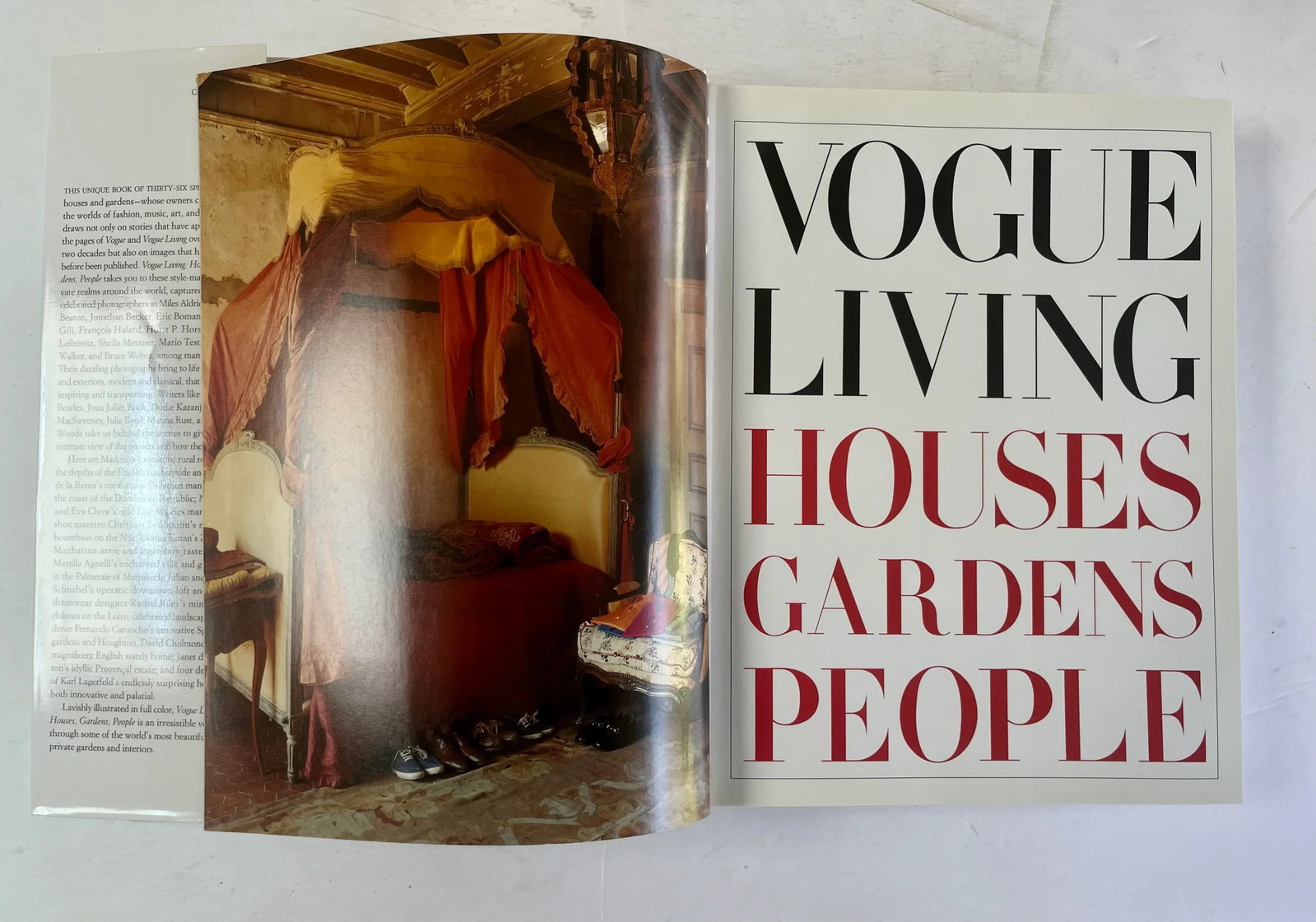 2010 Vogue Living: Houses, Gardens, People Book by Knopf, 6th Printing - 2