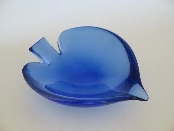 Mid-Century Cobalt Blue Murano Glass Angel Fish-Shaped Bowl - 2