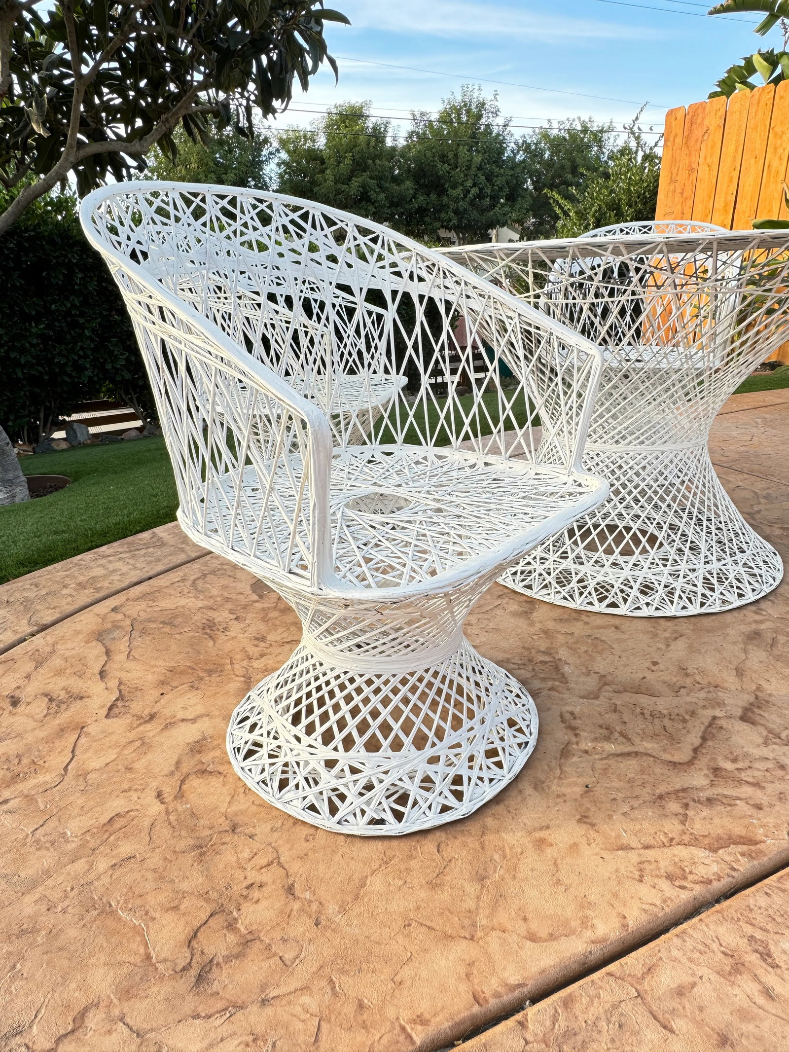 1960's Russell Woodard Spun Fiberglass Dining Set - 8