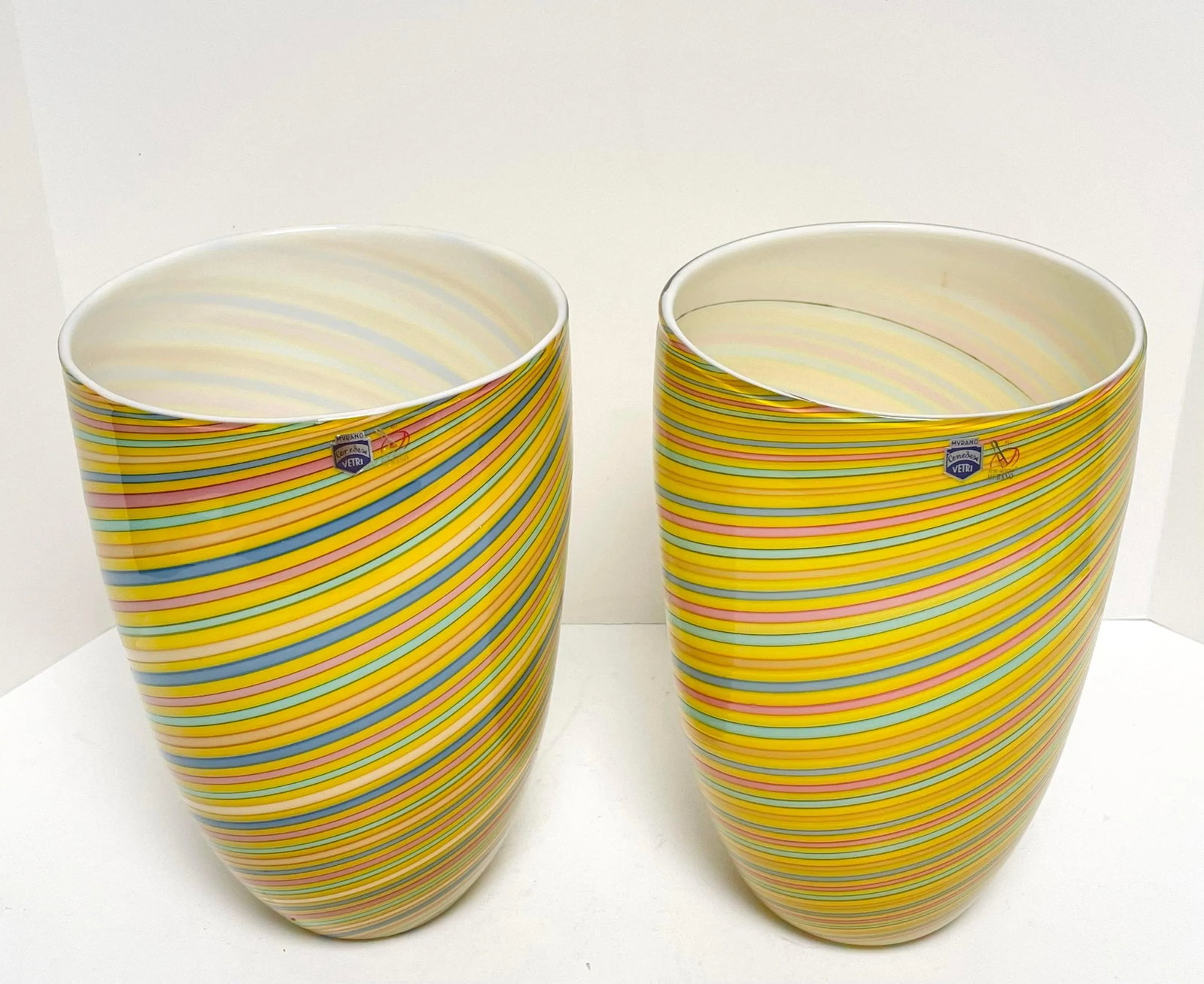 Pair of 2000s Large Gino Cenedese 'Filigrana' Murano Italian Glass Vases - 2