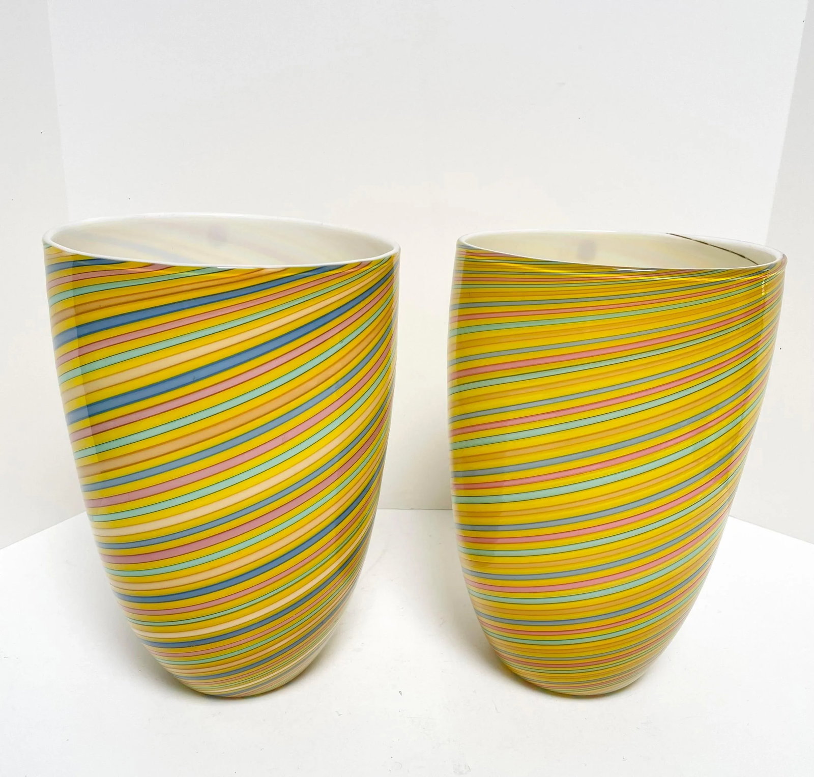 Pair of 2000s Large Gino Cenedese 'Filigrana' Murano Italian Glass Vases - 4