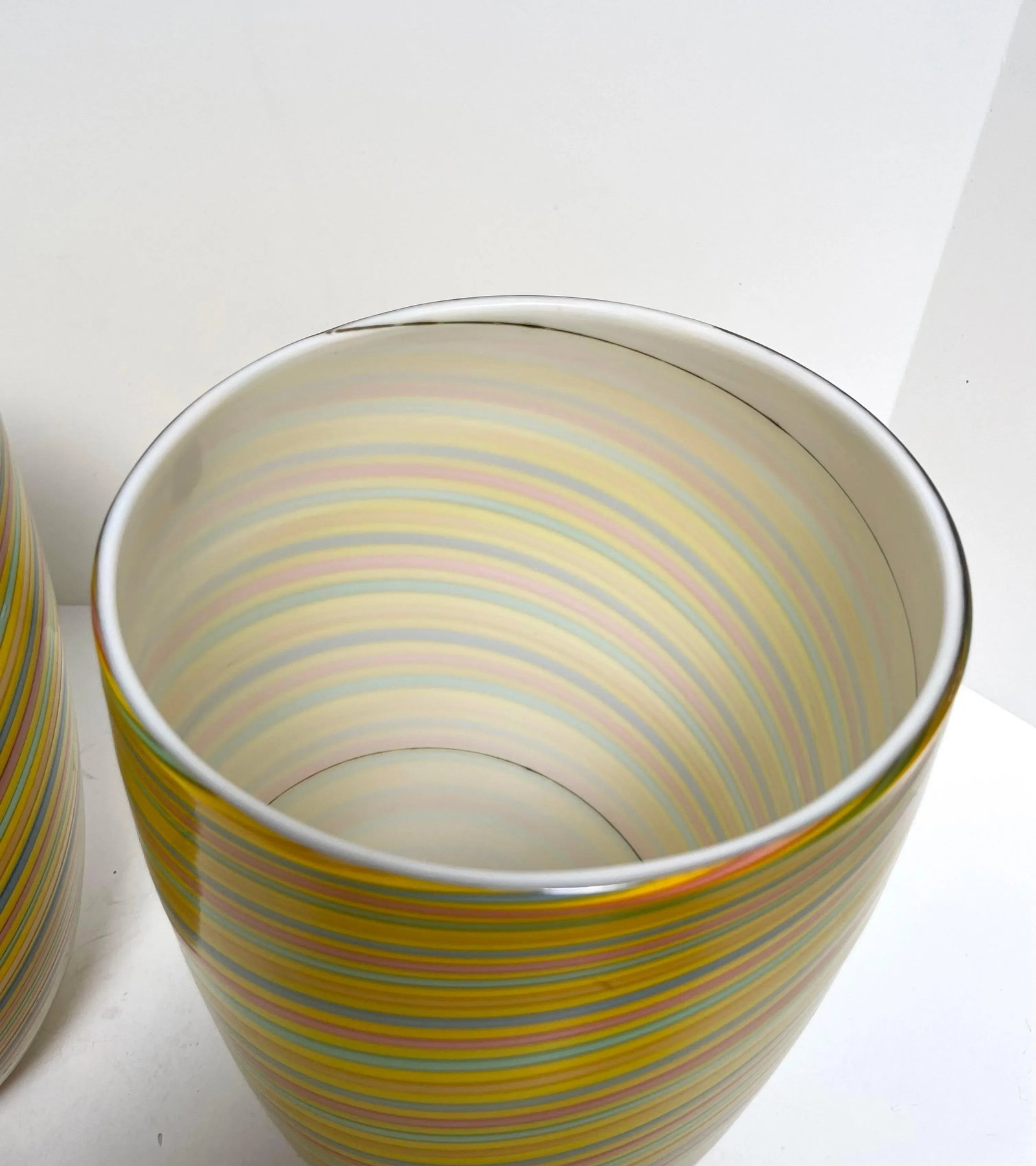 Pair of 2000s Large Gino Cenedese 'Filigrana' Murano Italian Glass Vases - 6