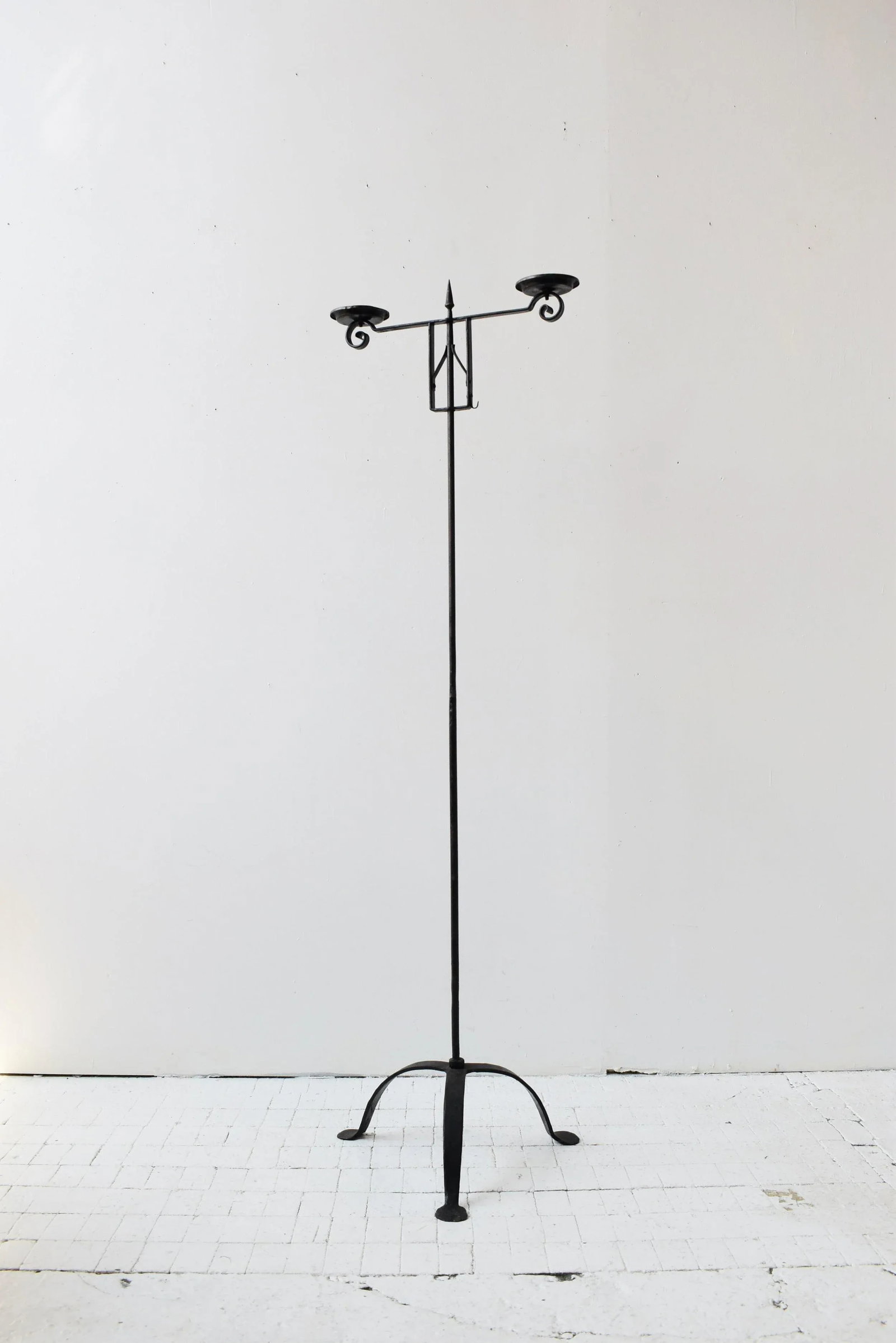 Vintage Trident-Style Wrought Iron Floor Adjustable Candelabra, Circa 1950s - 12