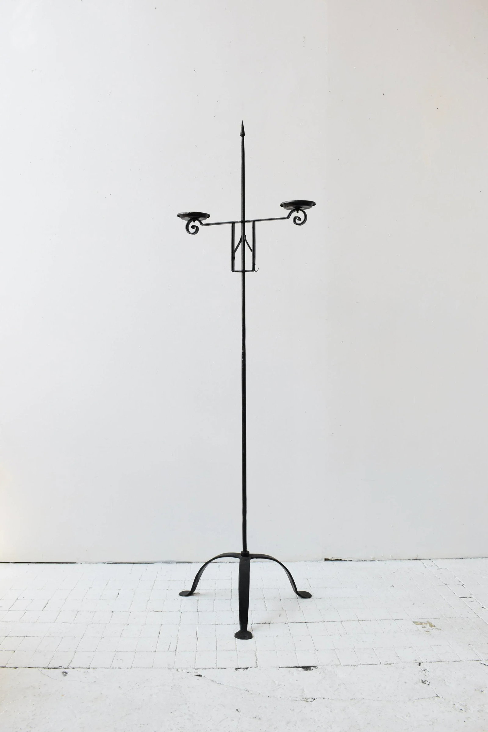 Vintage Trident-Style Wrought Iron Floor Adjustable Candelabra, Circa 1950s - 13