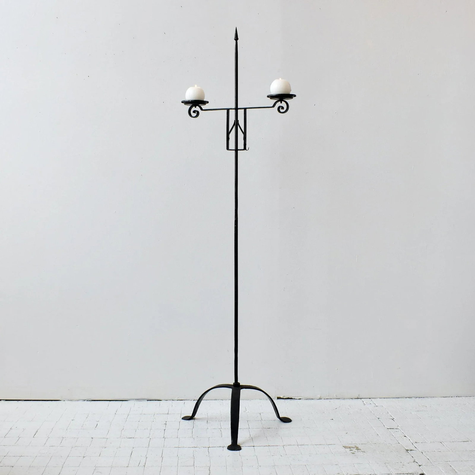 Vintage Trident-Style Wrought Iron Floor Adjustable Candelabra, Circa 1950s - 2