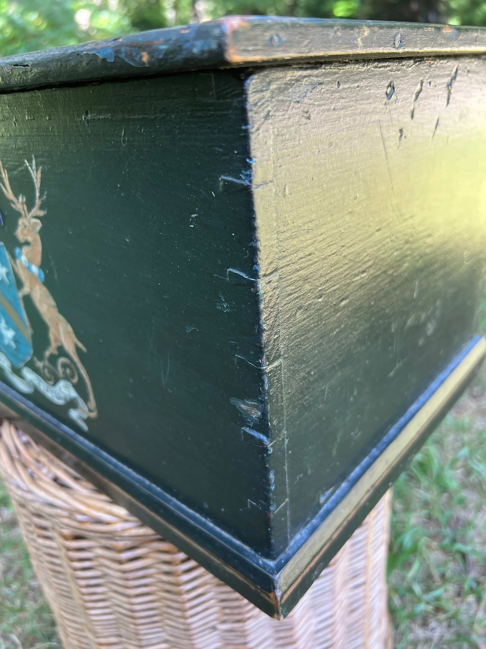 Early 19th Century Antique Wooden Painted Black Box With Deer Crest - 2