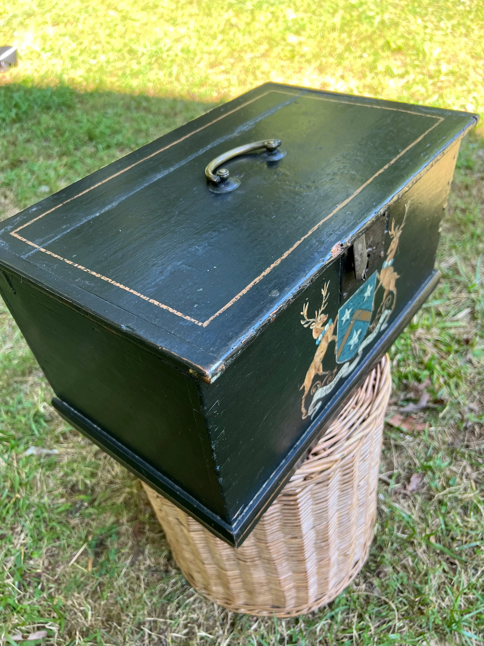 Early 19th Century Antique Wooden Painted Black Box With Deer Crest - 4