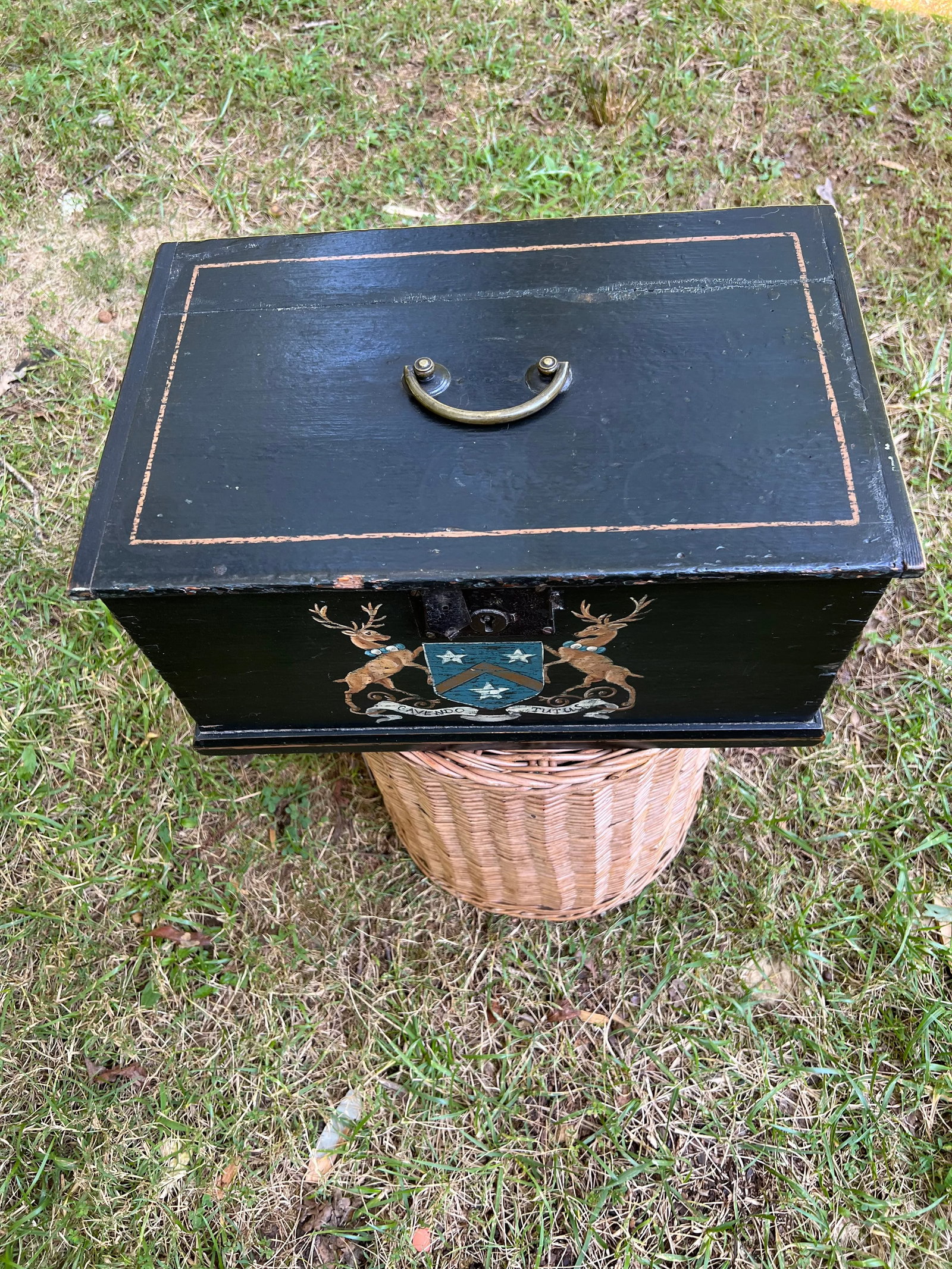 Early 19th Century Antique Wooden Painted Black Box With Deer Crest - 5