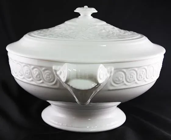 Bernardaud Louvre Soup Tureen - 4
