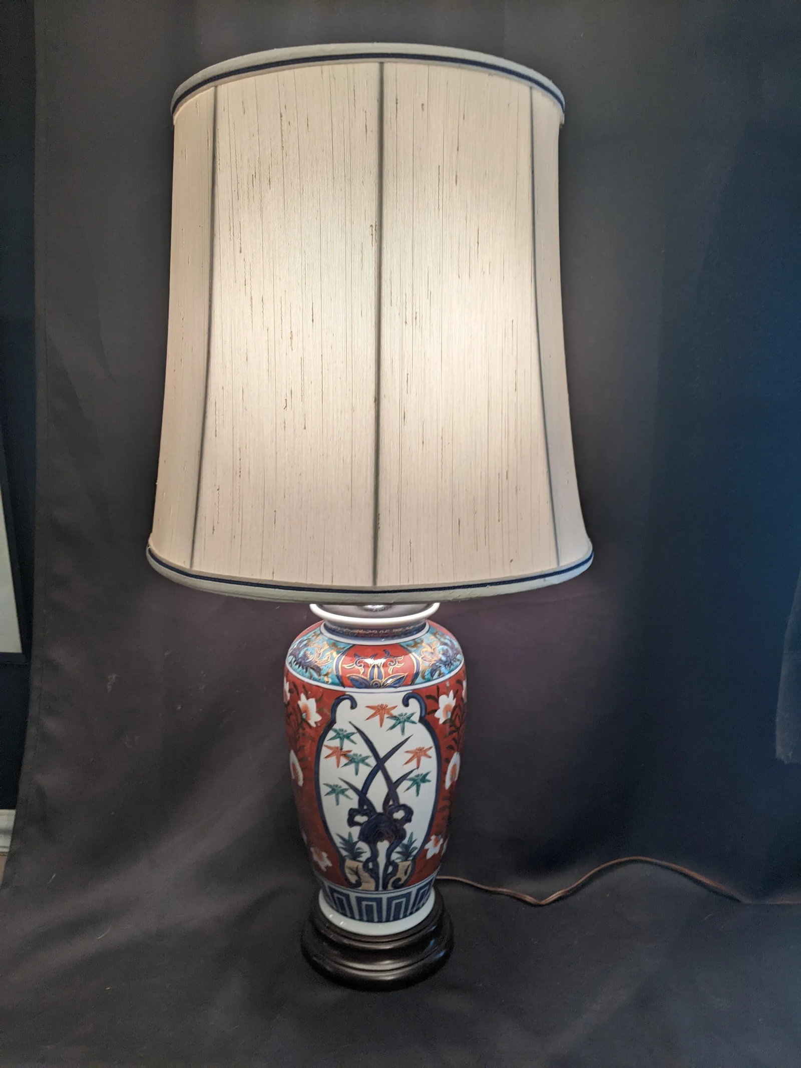 Mid-Century Japanese Hand Painted Large Imari Porcelain Table Lamp - 8