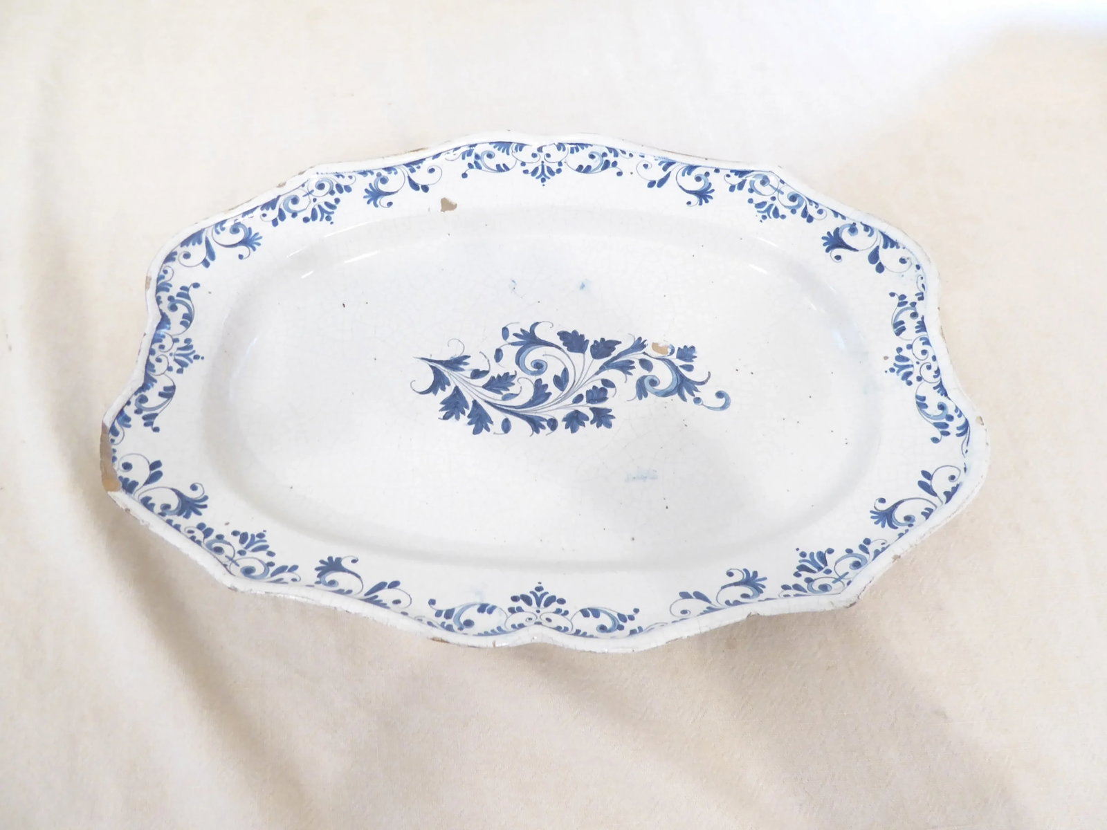 18th Century French White & Blue Faience Platter - 2