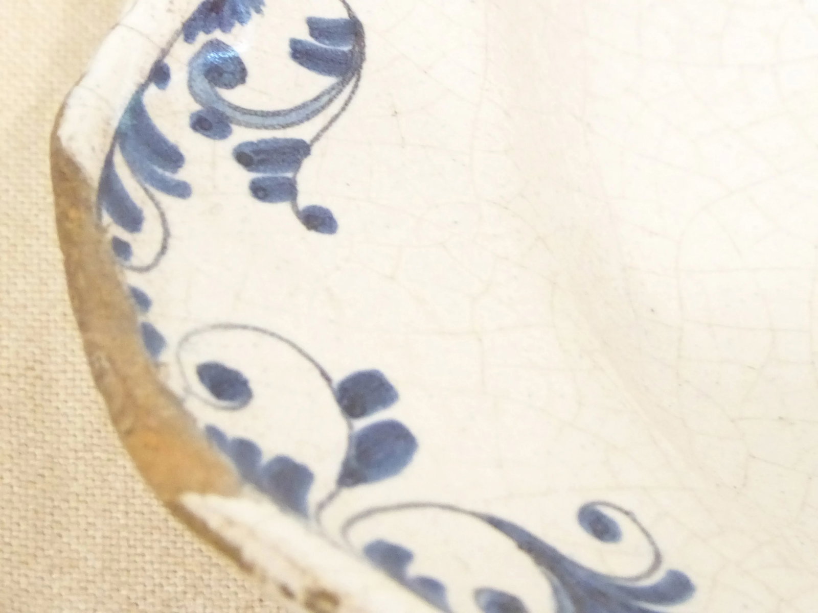 18th Century French White & Blue Faience Platter - 3