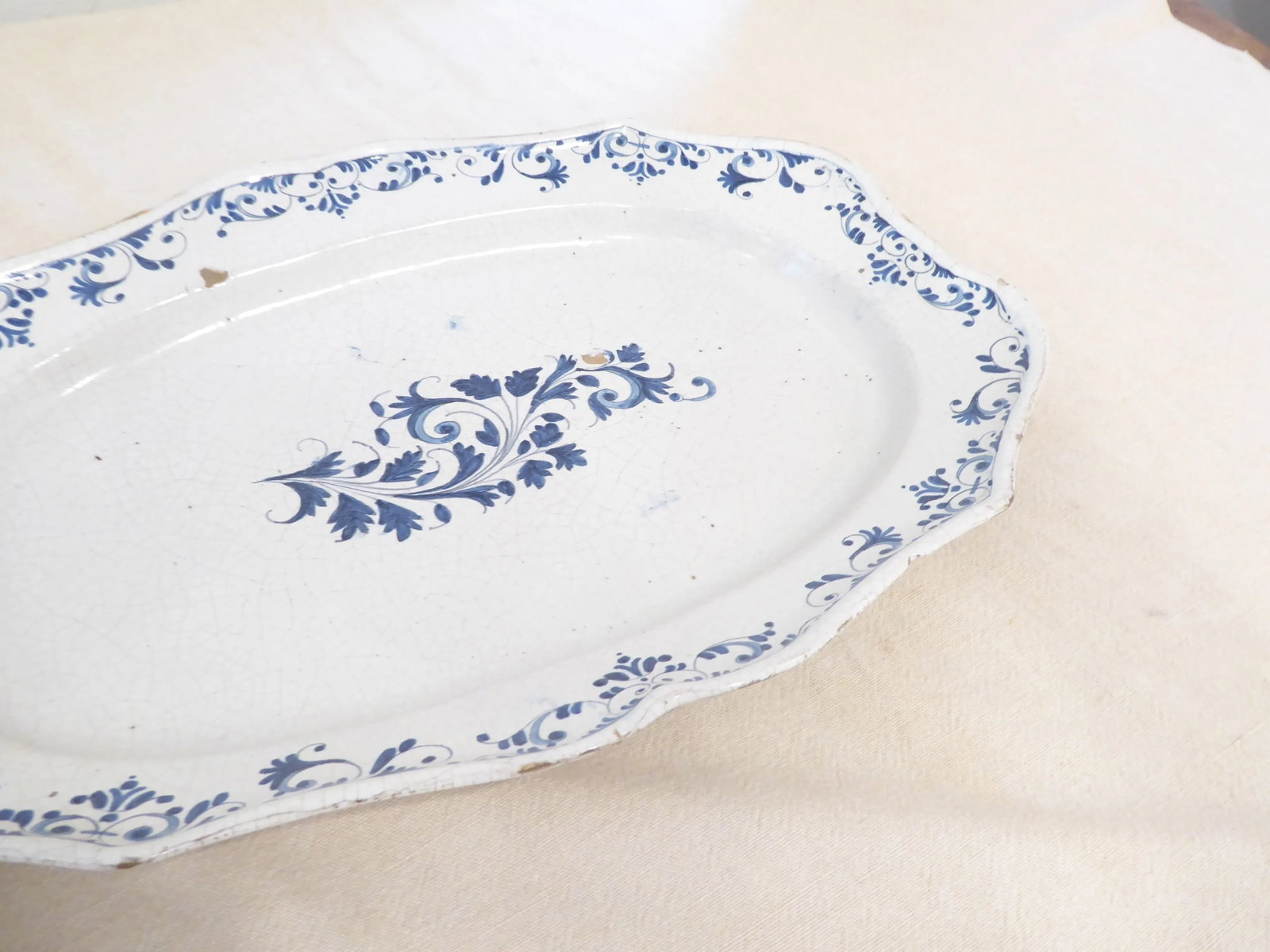18th Century French White & Blue Faience Platter - 4