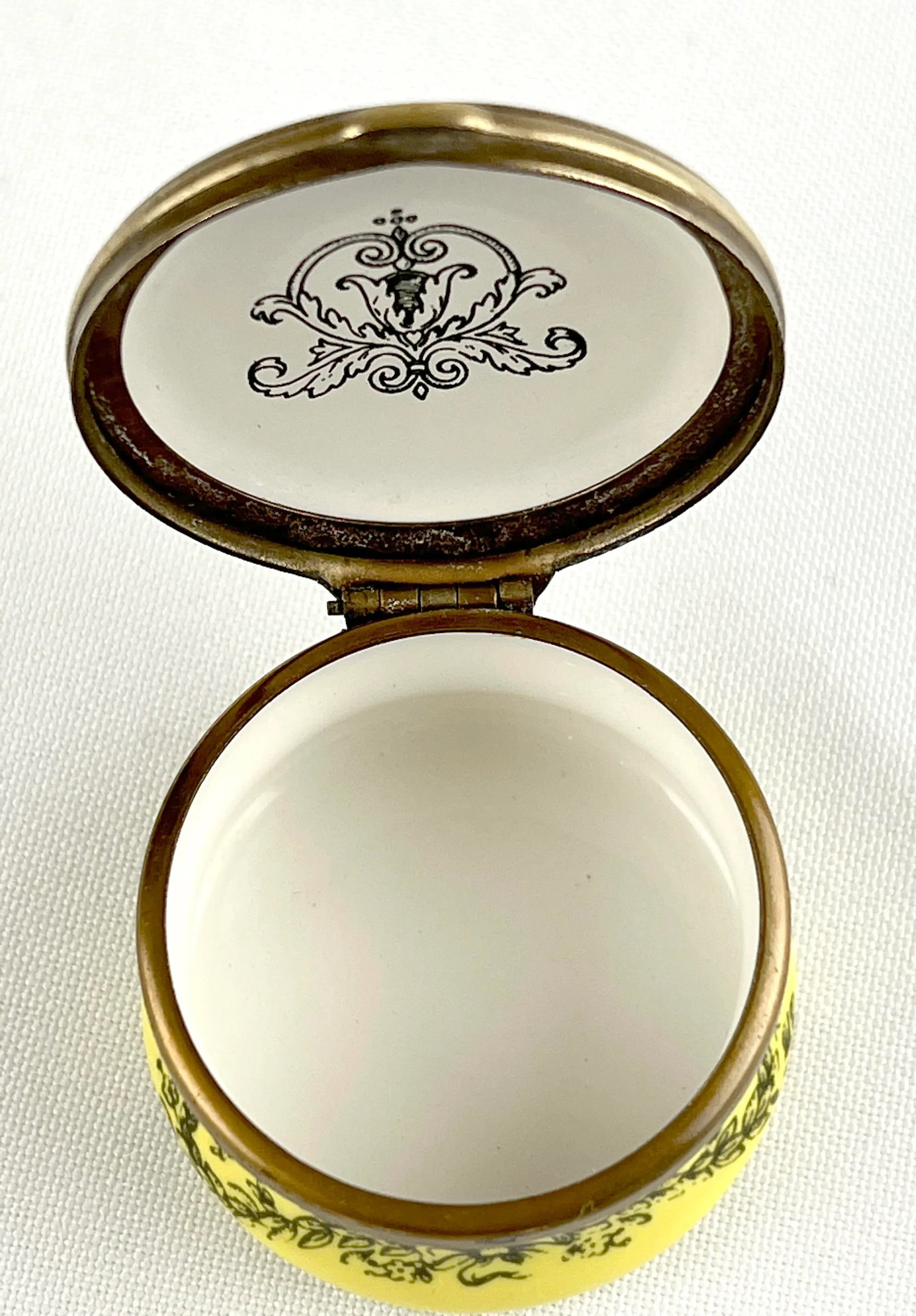 18th Century English Bilston and Battersea Enamel Box - 5
