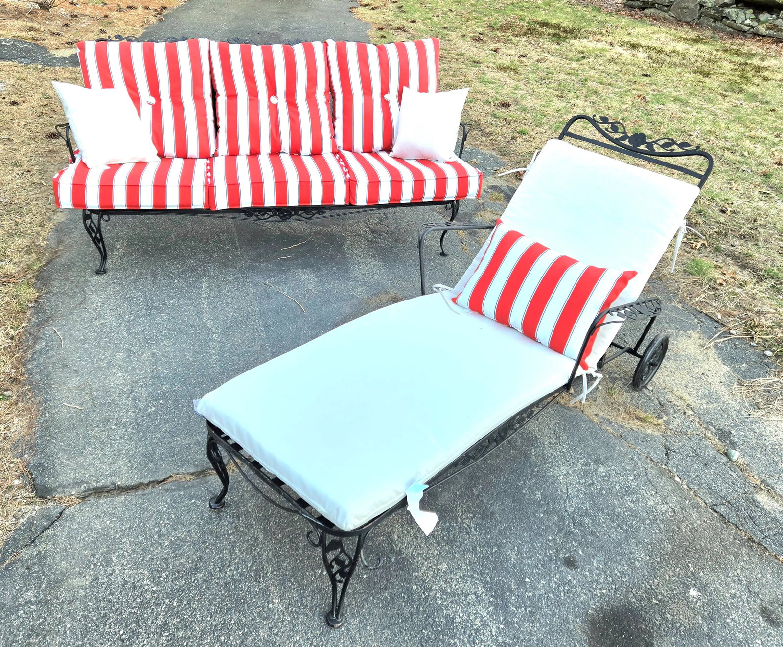 Vintage Wrought Iron Outdoor Patio Sofa & Chaise - 3