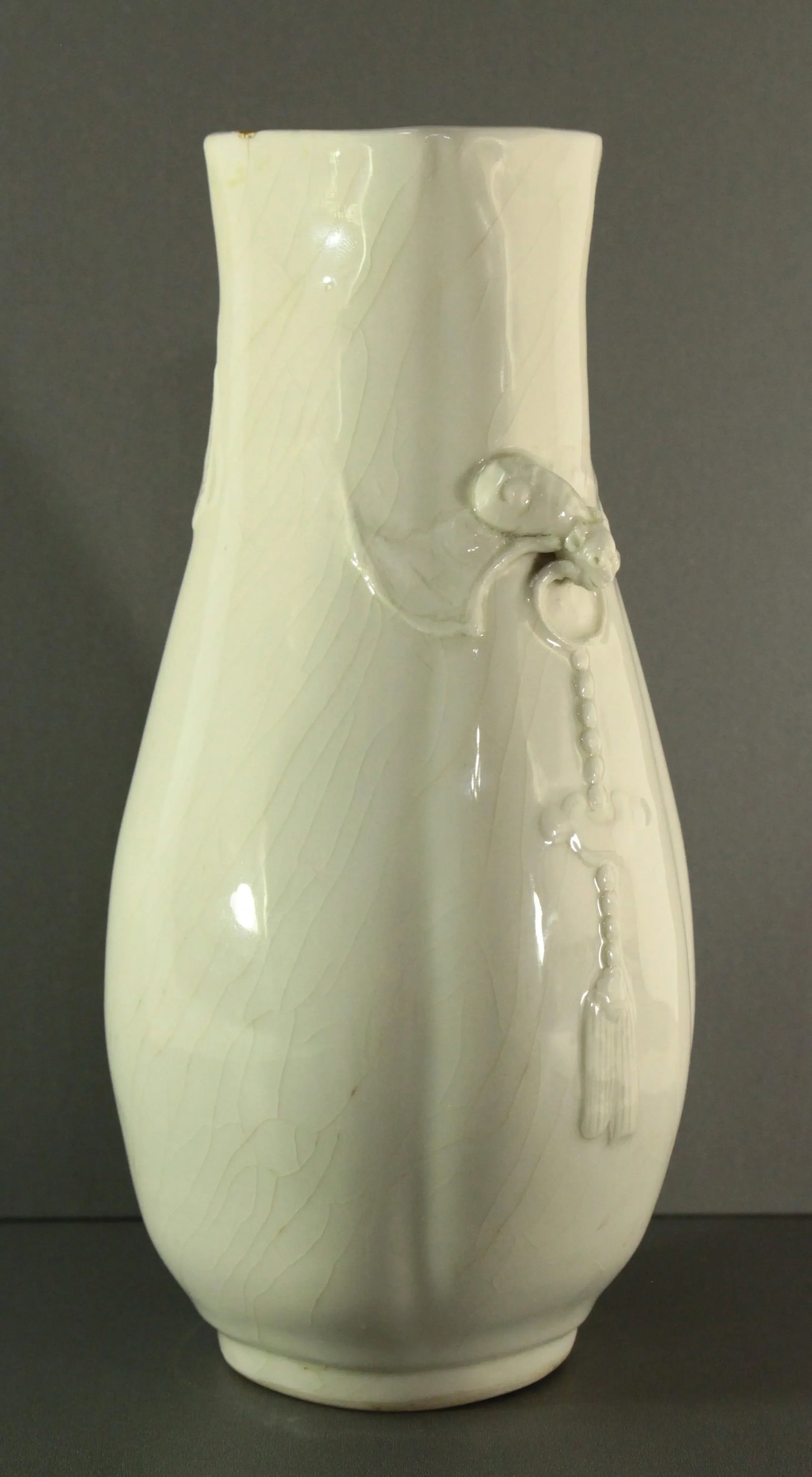 Kangxi (1662 - 1722) Blanc De Chine Dehua Chinese Porcelain Vase With Bats & Charms - 4