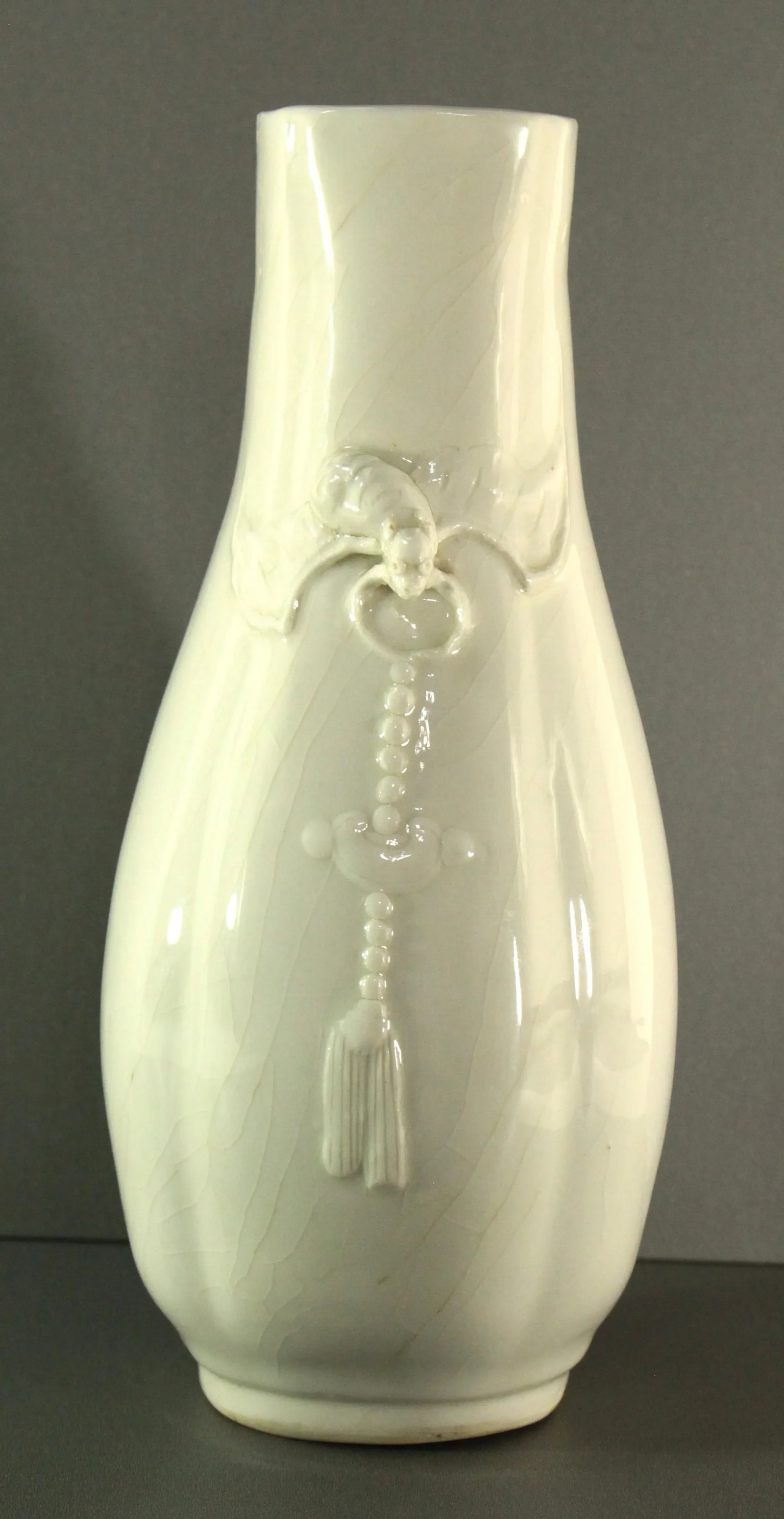 Kangxi (1662 - 1722) Blanc De Chine Dehua Chinese Porcelain Vase With Bats & Charms - 7