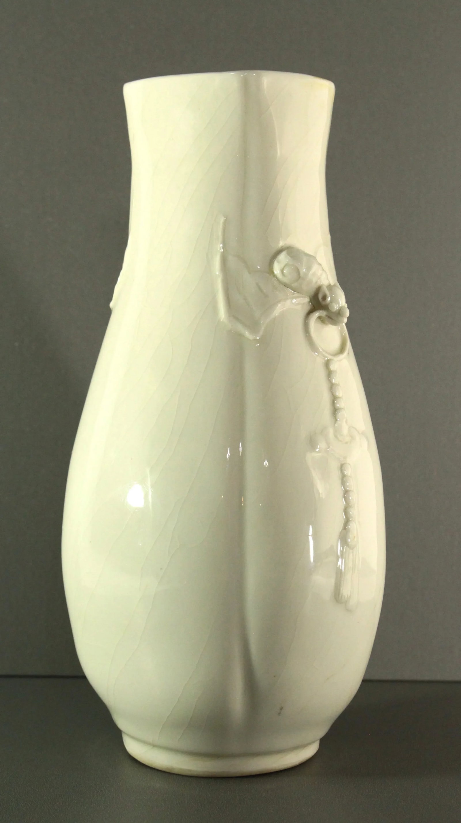 Kangxi (1662 - 1722) Blanc De Chine Dehua Chinese Porcelain Vase With Bats & Charms - 8