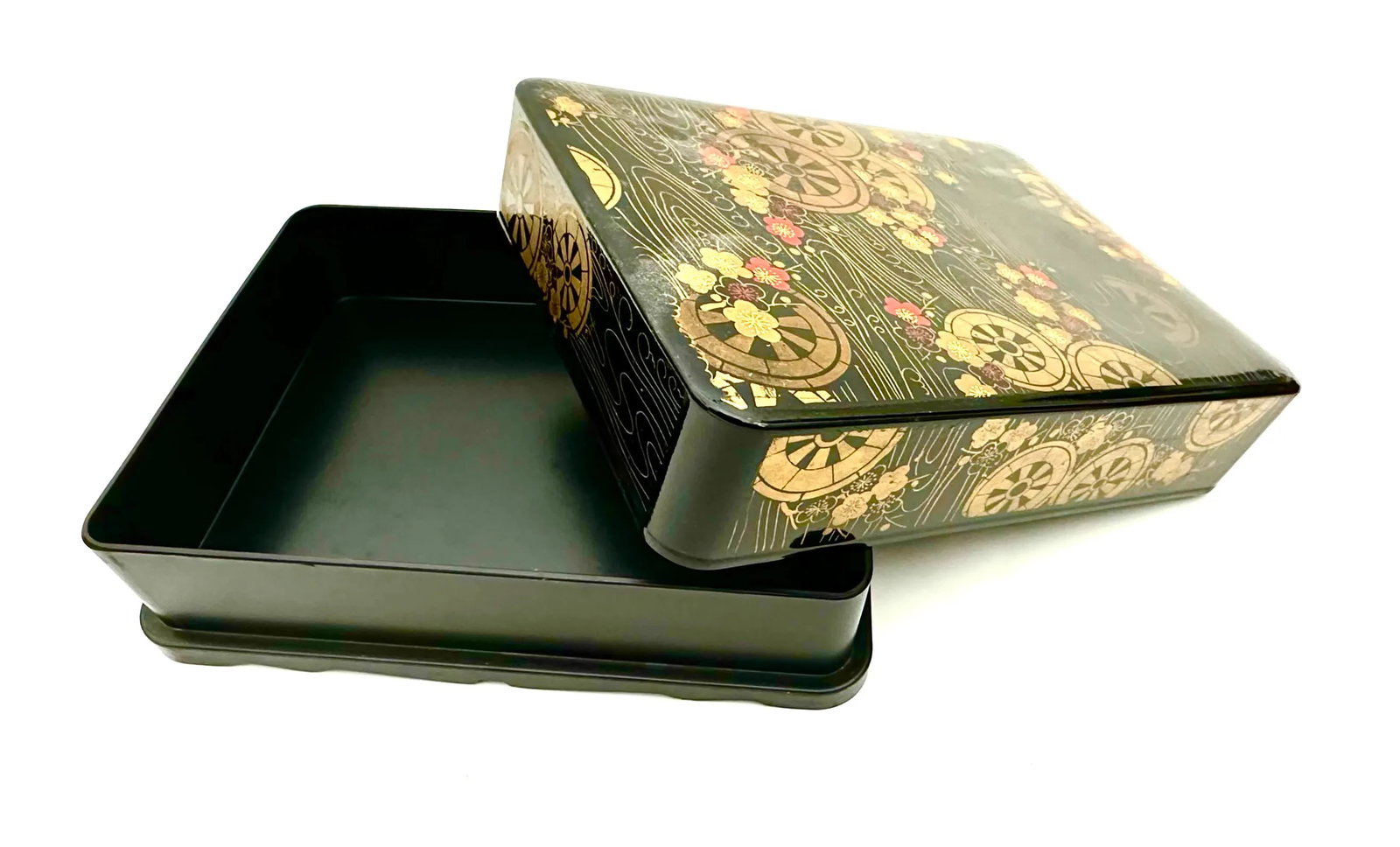 Early 20th Century Large Japanese Aesthetic Movement Black Lacquer Box - 2