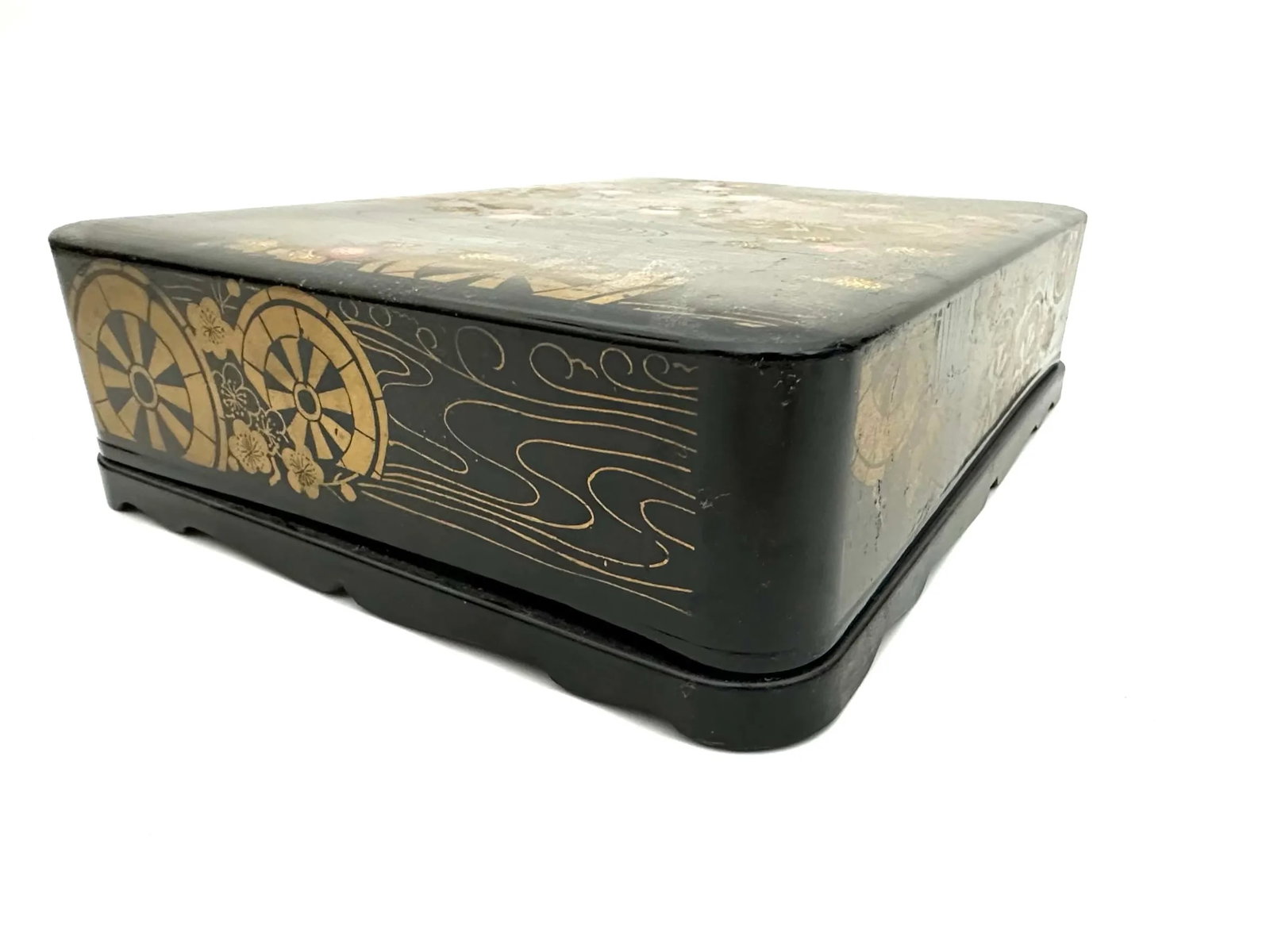 Early 20th Century Large Japanese Aesthetic Movement Black Lacquer Box - 3