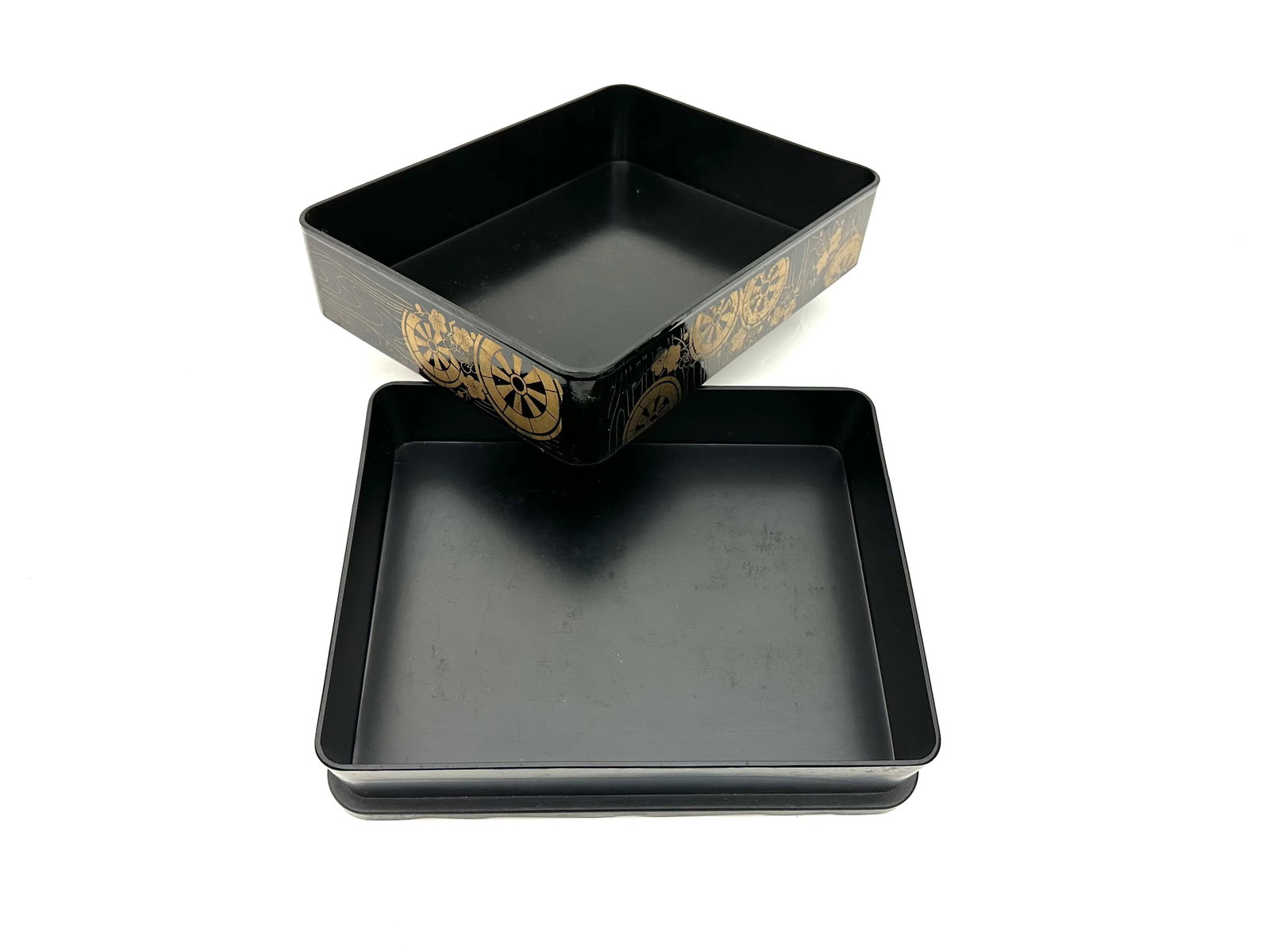 Early 20th Century Large Japanese Aesthetic Movement Black Lacquer Box - 5