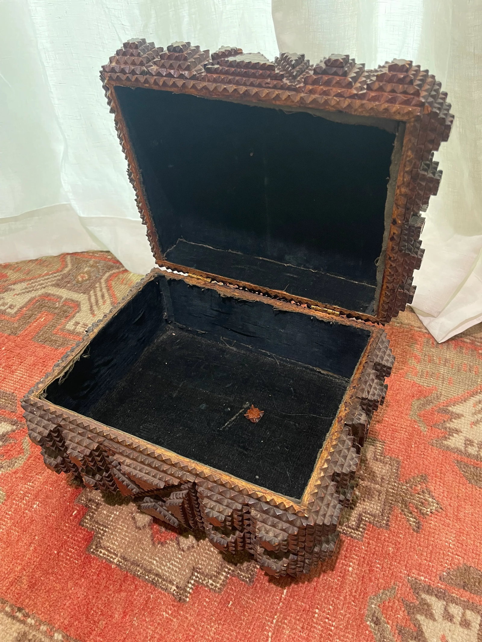 Vintage 1930's Tramp Box - 4