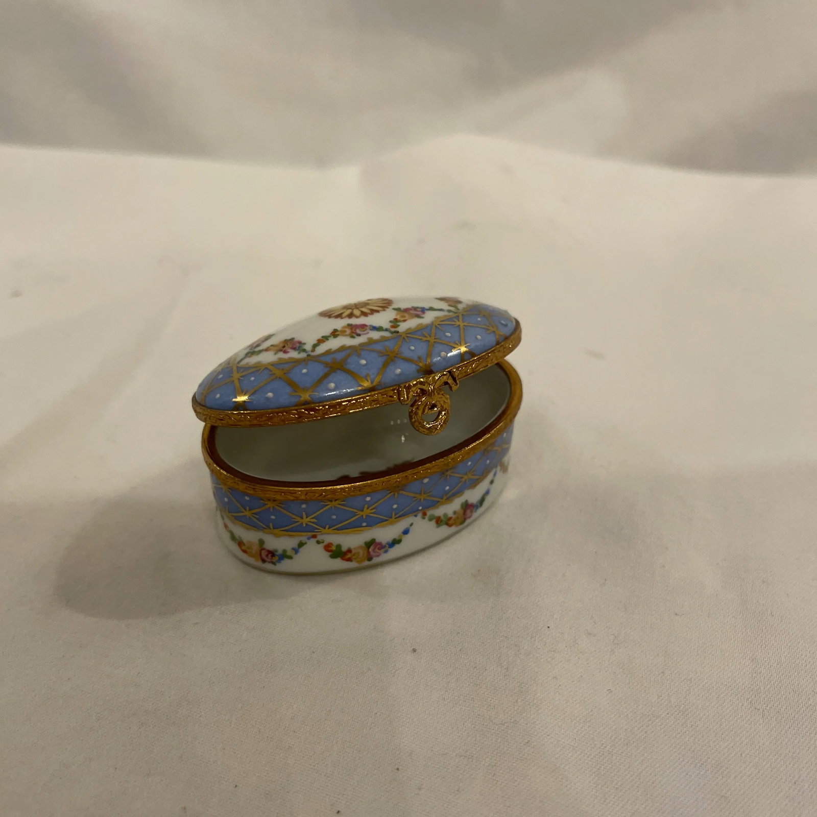 Mid 20th Century Limoges French Porcelain Box - 2