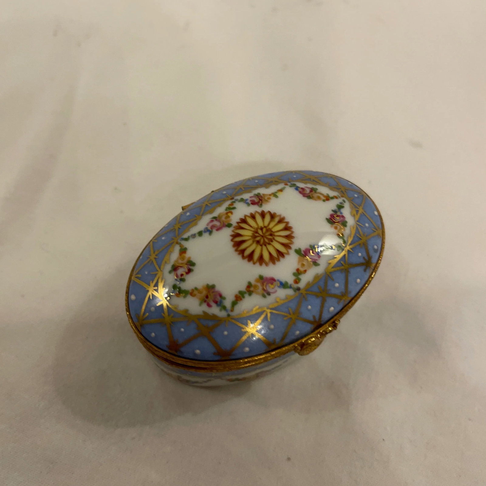 Mid 20th Century Limoges French Porcelain Box - 3