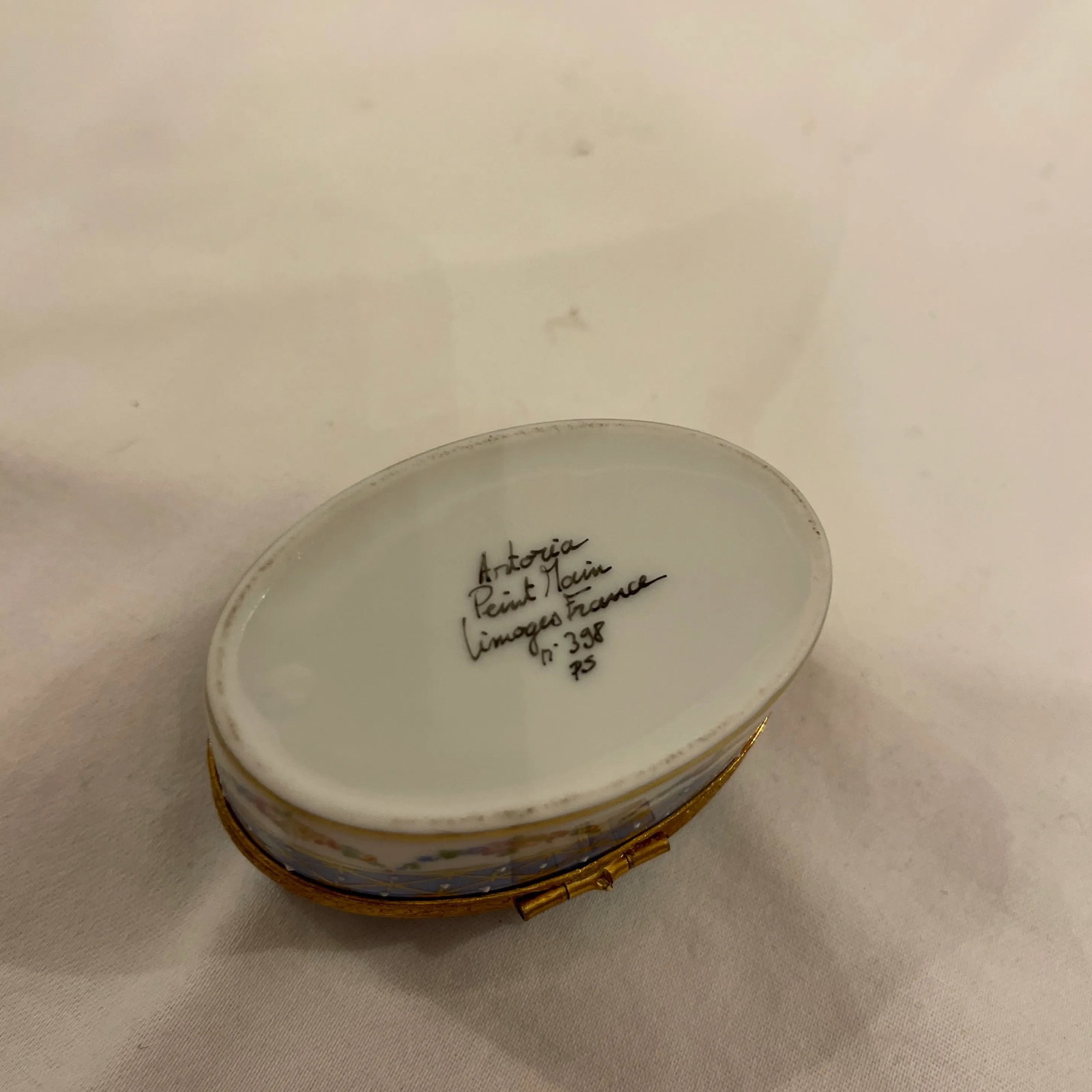 Mid 20th Century Limoges French Porcelain Box - 5