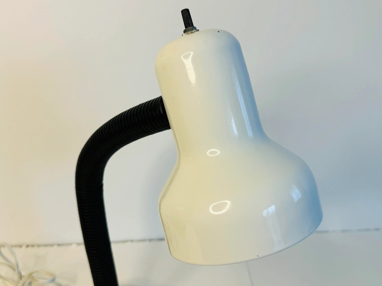 Vintage 1970s White Metal Adjustable Desk Lamp - 4