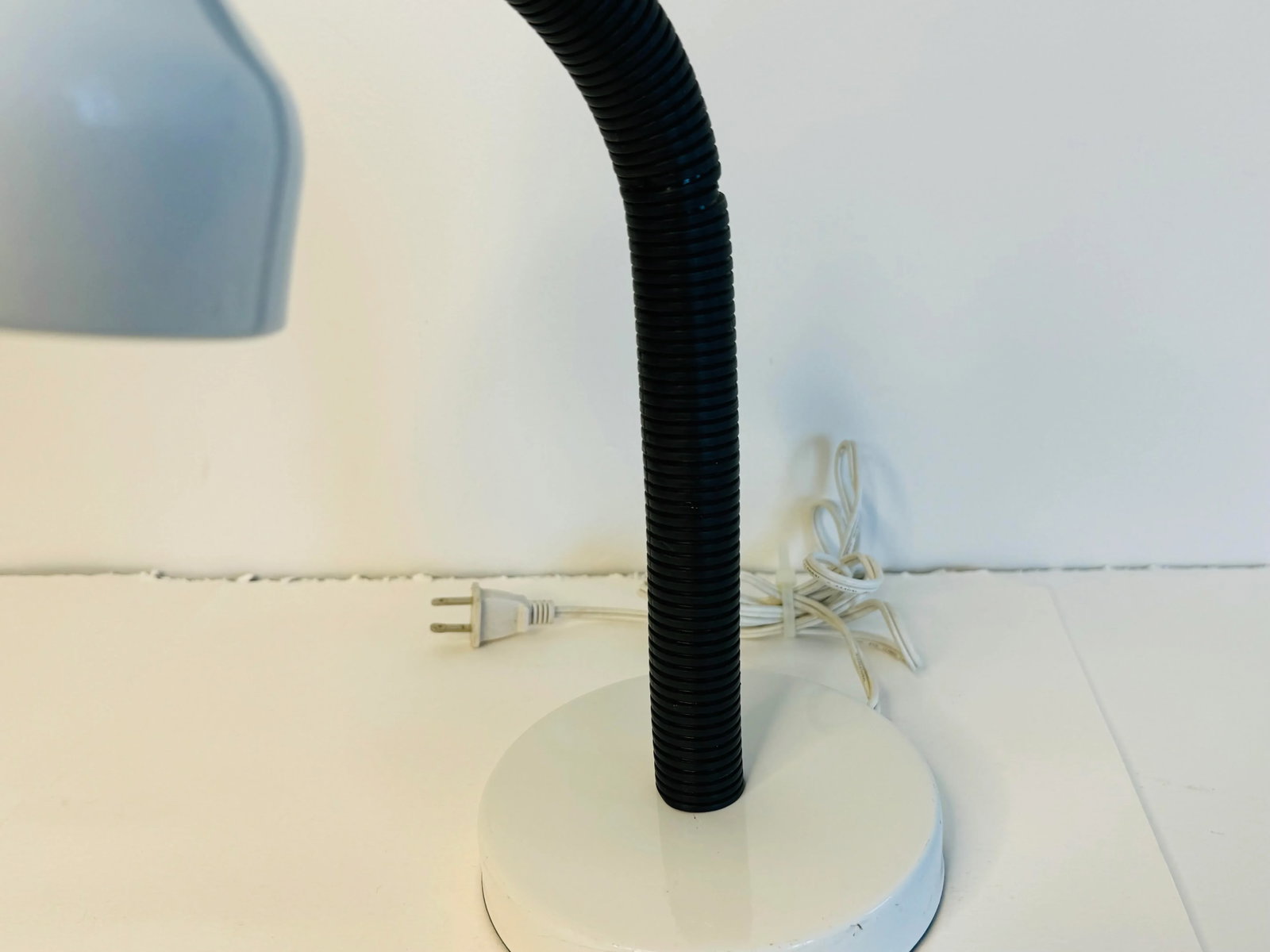 Vintage 1970s White Metal Adjustable Desk Lamp - 5