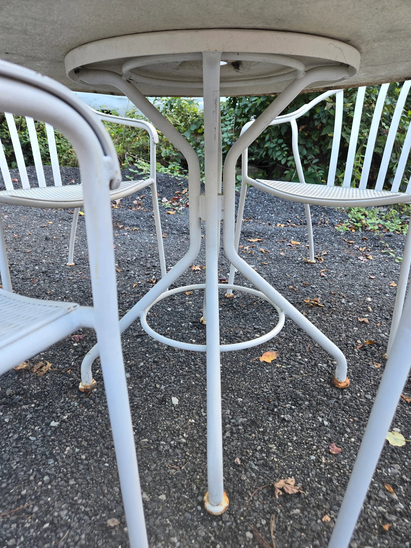 Vintage Woodard Wrought Iron Table and Chairs - 7