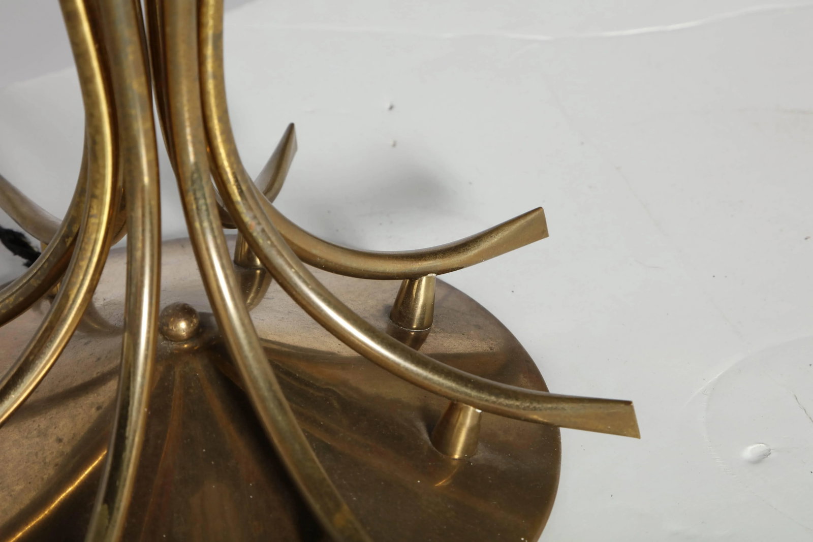 1950s Tall Millepatte Style Brass Table Lamp - 7