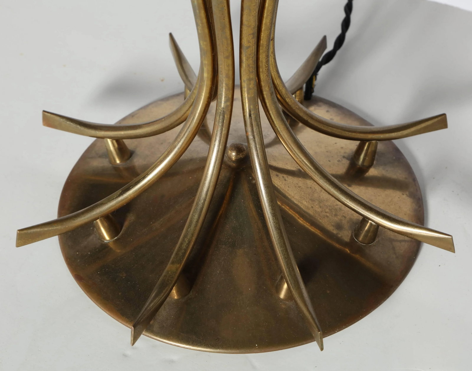 1950s Tall Millepatte Style Brass Table Lamp - 9