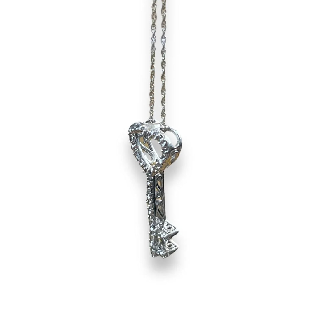 10k White Gold Heart-Key Pendant With Diamonds - 3