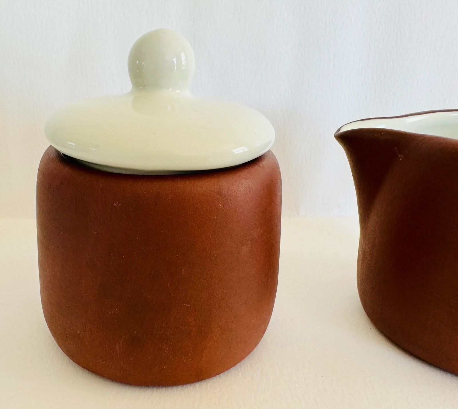 Vintage 1970s Wellfleet Pottery Umber Sugar & Creamer Set by Trevor Glucksman - 2