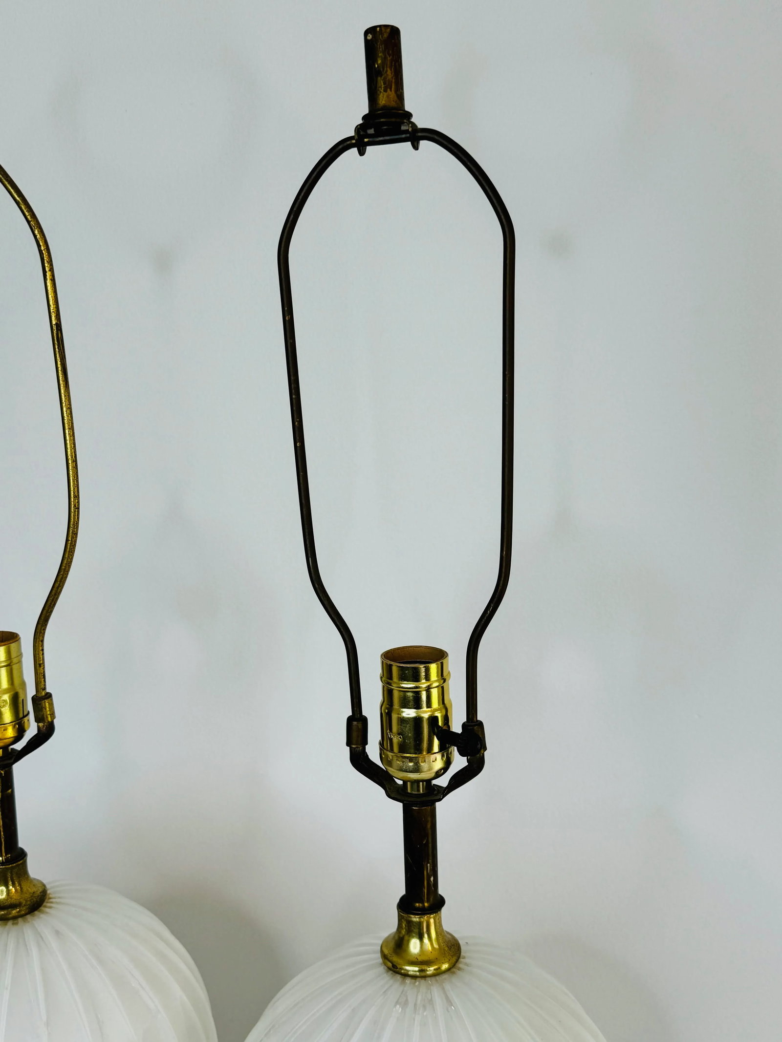 Vintage 1960s Brass and White Iridescent Glass Table Lamps, a Pair - 10