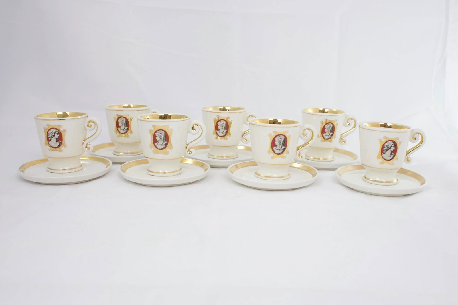 Mid-Century Deruta Pottery Drinkware - a Set of 15 - 4