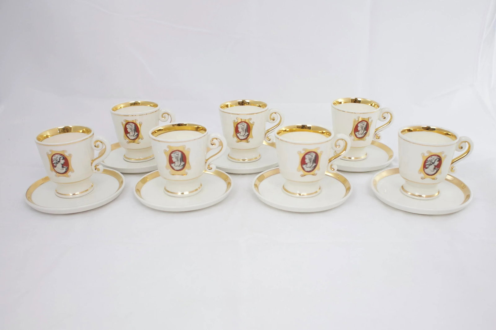 Mid-Century Deruta Pottery Drinkware - a Set of 15 - 5
