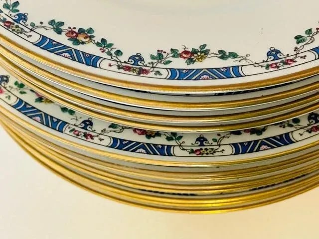 Early 20th Century Classic French Limoges Porcelain Dinner & Salad Plates- 8 Pieces - 3