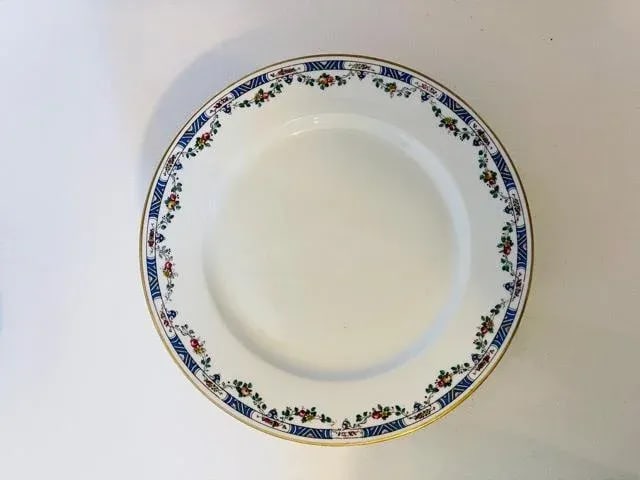 Early 20th Century Classic French Limoges Porcelain Dinner & Salad Plates- 8 Pieces - 4