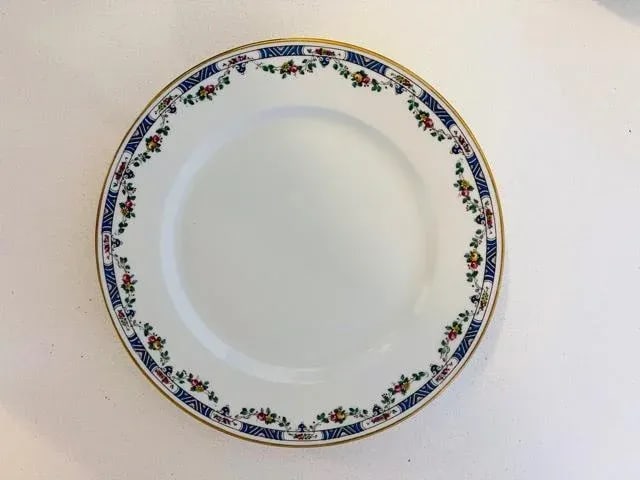 Early 20th Century Classic French Limoges Porcelain Dinner & Salad Plates- 8 Pieces - 5