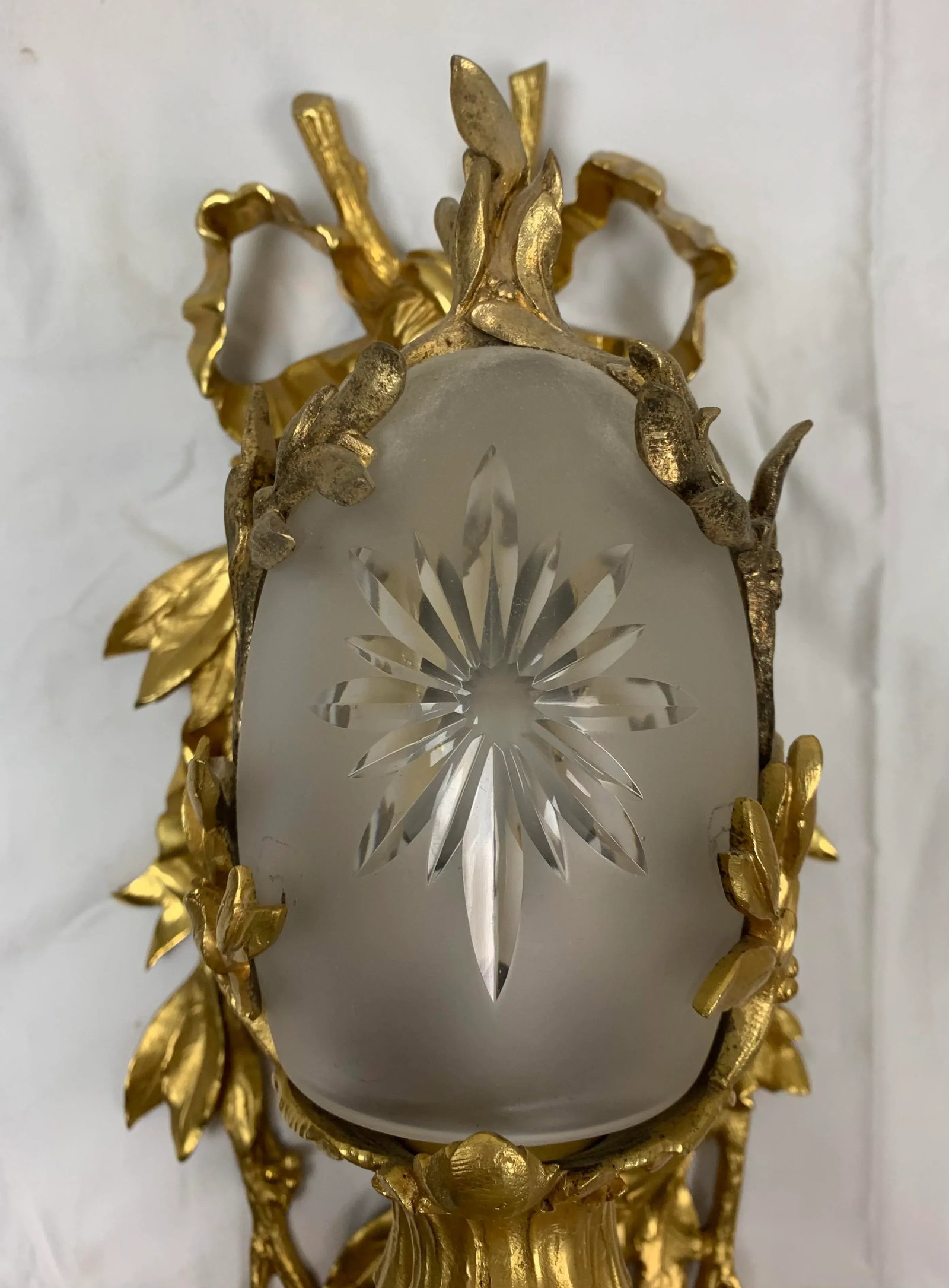Early 20th Century French Regency Style Gilt-Bronze Sconce With Etched Crystal Shade, Set of 2 - 12