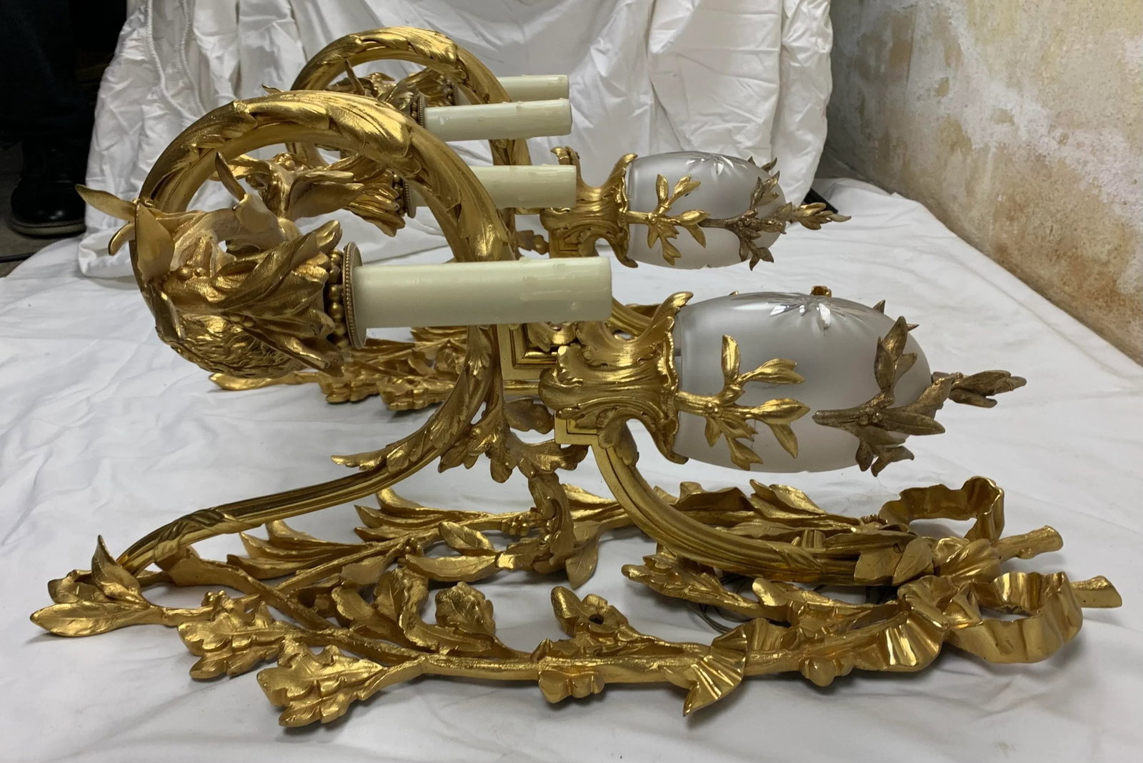 Early 20th Century French Regency Style Gilt-Bronze Sconce With Etched Crystal Shade, Set of 2 - 3
