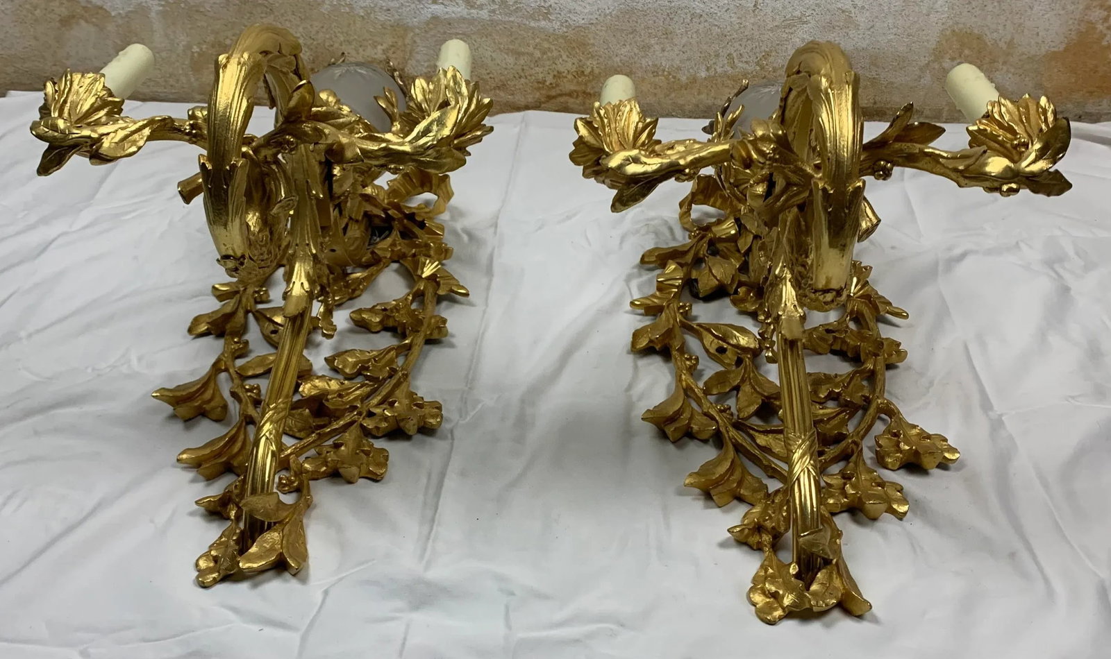 Early 20th Century French Regency Style Gilt-Bronze Sconce With Etched Crystal Shade, Set of 2 - 8