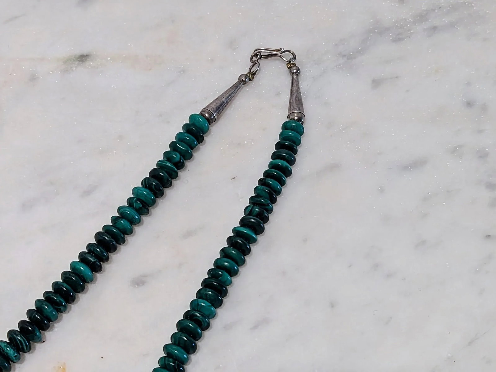 70s Malachite Hand Beaded 21" With a Mid Century Modern Clasp - 2