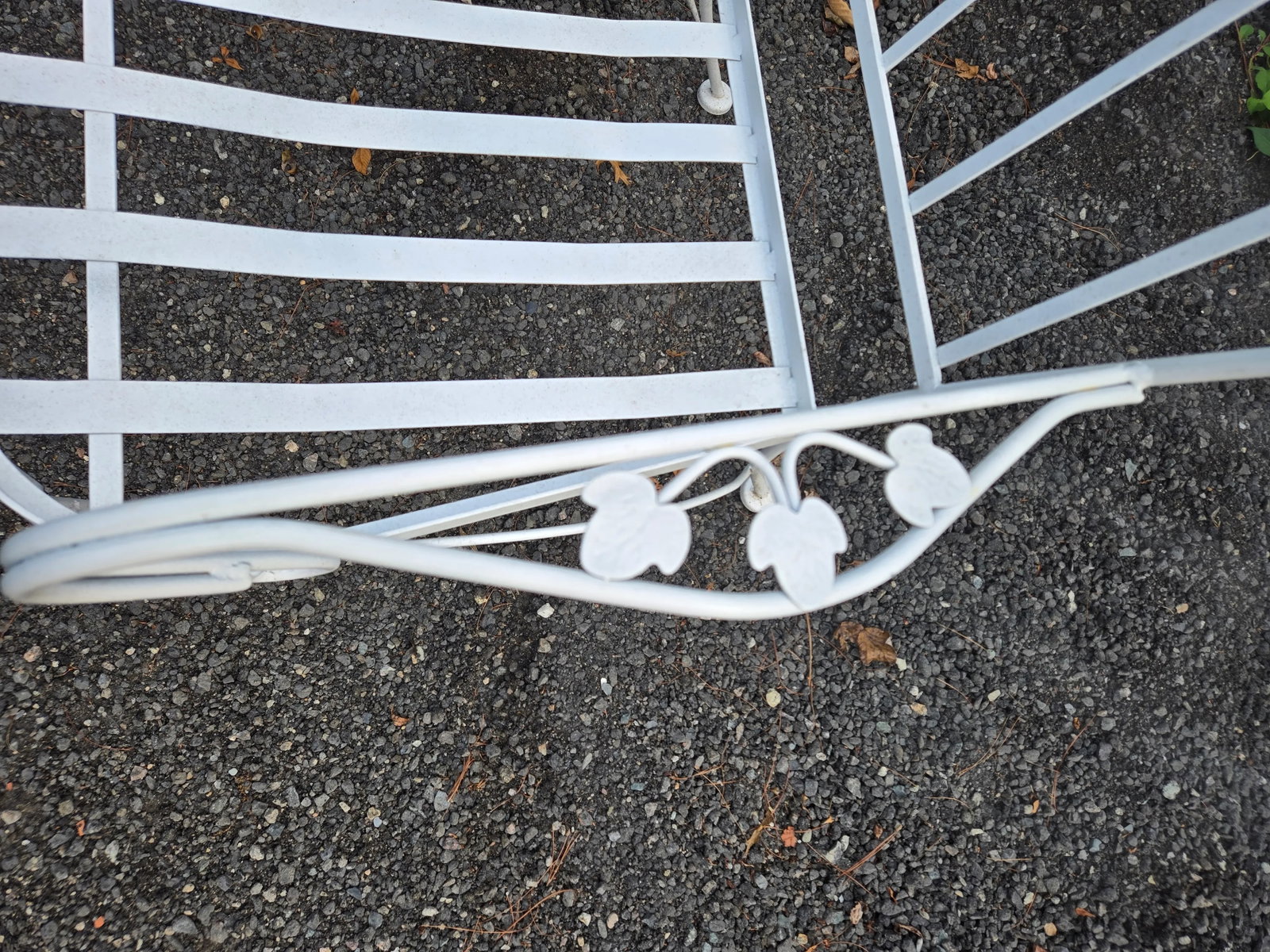Vintage Wrought Iron Outdoor Patio Furniture - 7