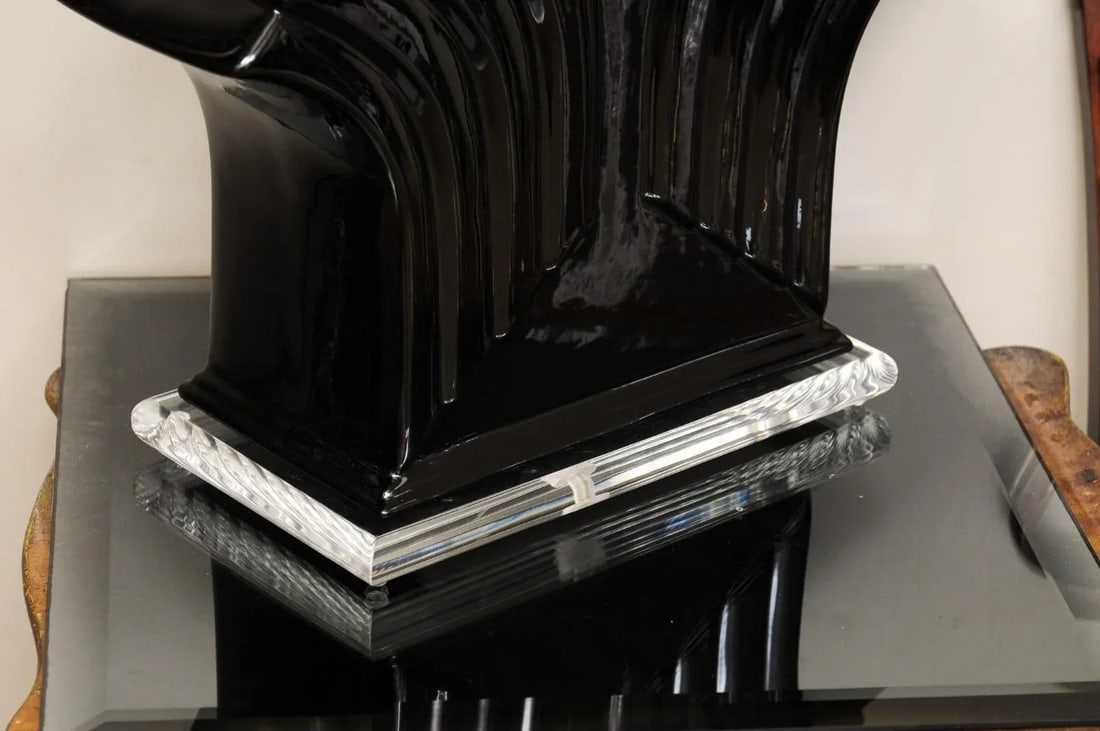 Pair of Vintage Art Deco Black Porcelain Lamps on Lucite - 11