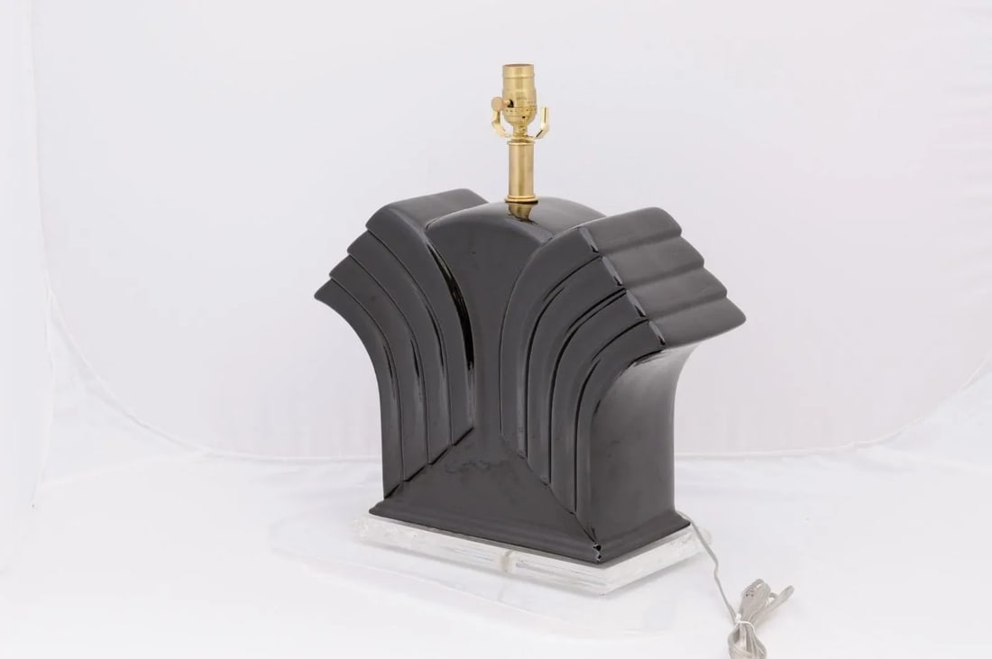 Pair of Vintage Art Deco Black Porcelain Lamps on Lucite - 7